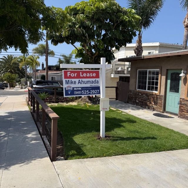 For Lease real estate sign post installed by R.E.S.S. in Orange County